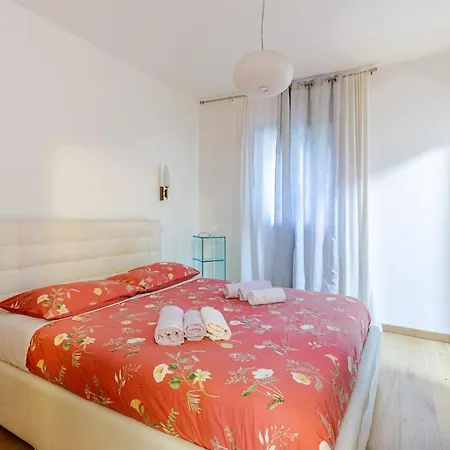 Via Morelli A E B - 2 Con Bagno Privato, E Cucina In Comune