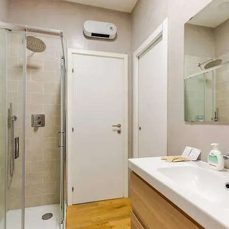 Via Morelli A E B - 2 Con Bagno Privato, E Cucina In Comune Apartman Pero